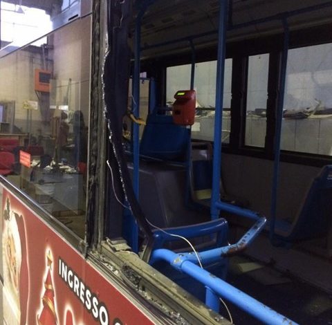 Autobus danneggiato dai tifosi dopo Foggia - Cosenza