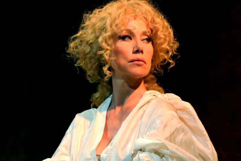 Nancy Brilli al Teatro del Fuoco con "Bisbetica"