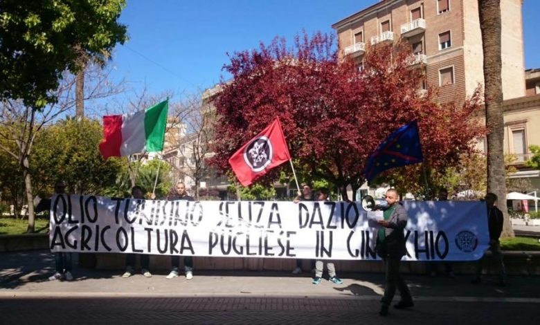 Casapound in piazza contro l'olio tunisino