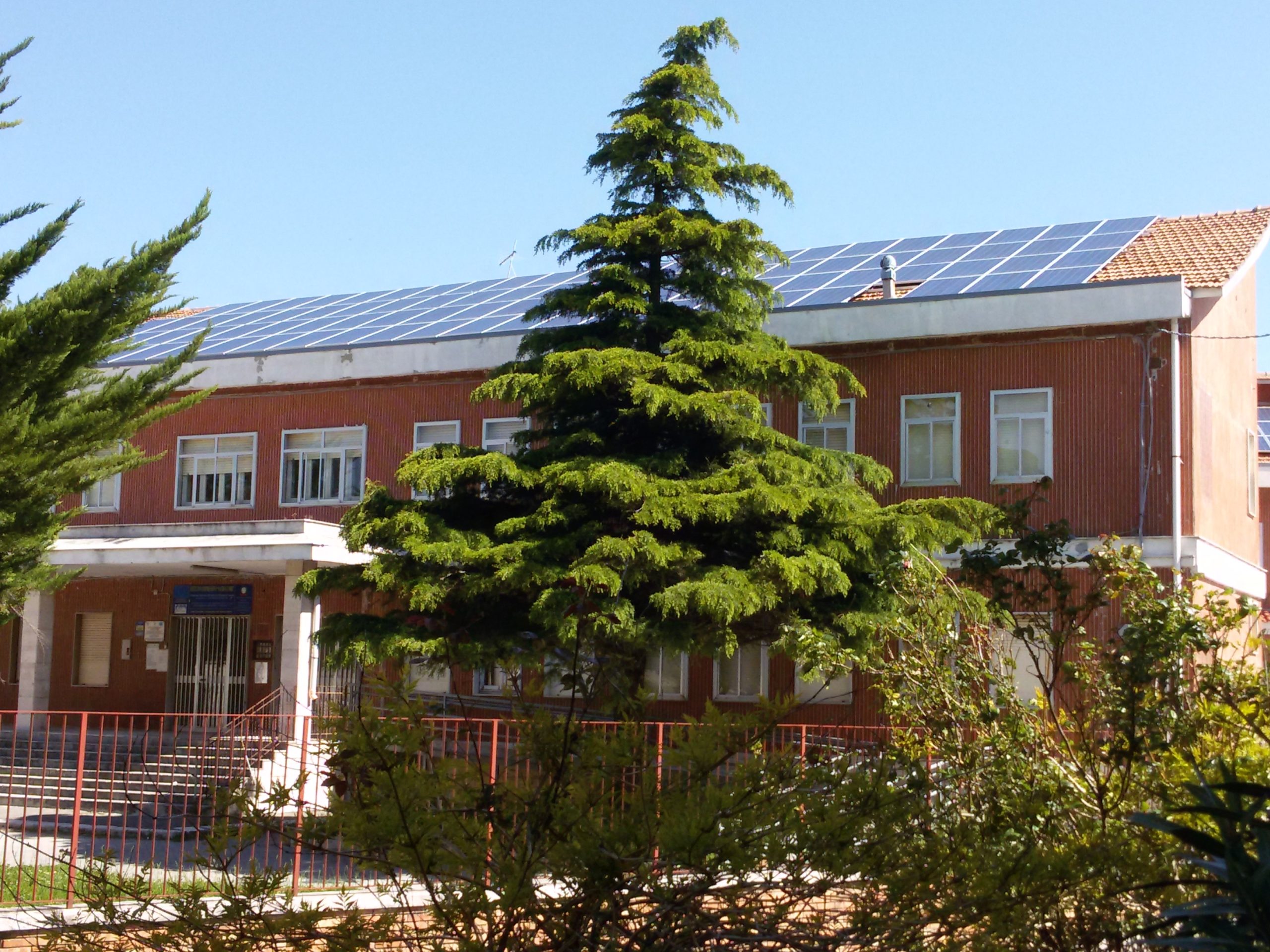 La scuola di Orsara con pannelli solari