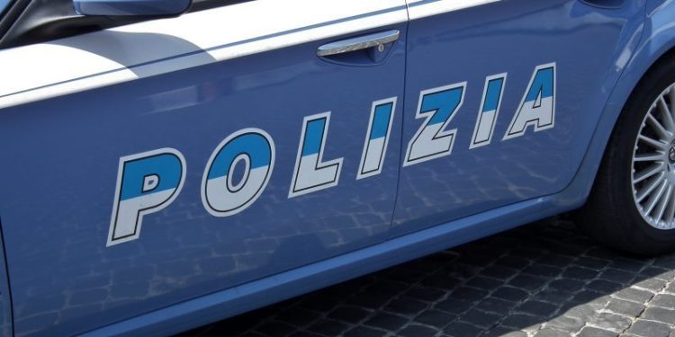 Arrestato ragazzo per furto di cellulare
