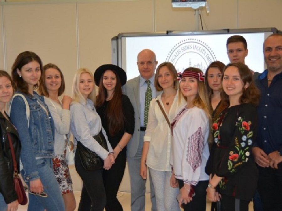 Studenti Erasmus Unifg Insieme Al Rettore Prof. Maurizio Ricci