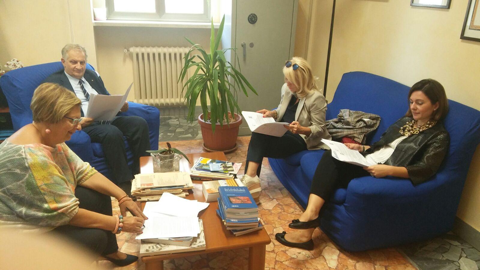 Colasanto Modugno Donne A Lavoro