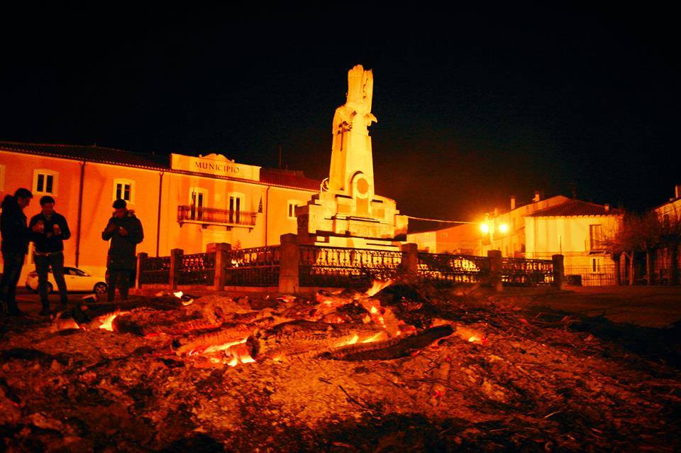 Monteleone di puglia falò san giuseppe