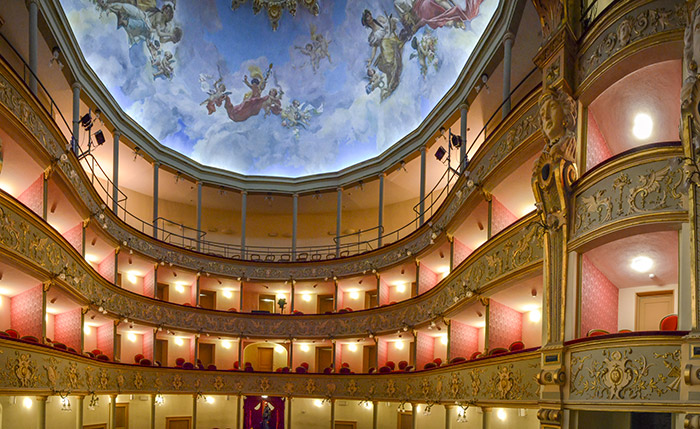 lucera teatro garibaldi