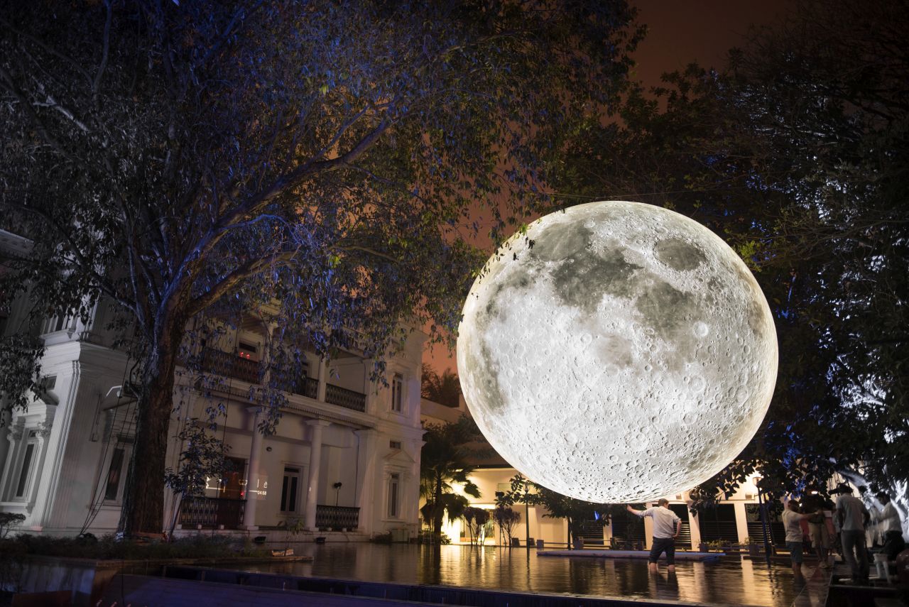 vieste luna in miniatura museum of the moon