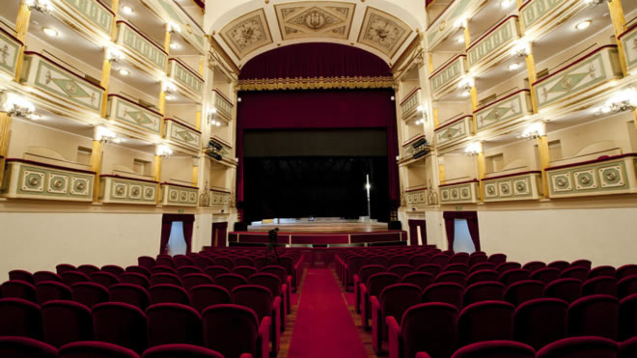 teatro-giordano-modelle-per-una-sera-foggia