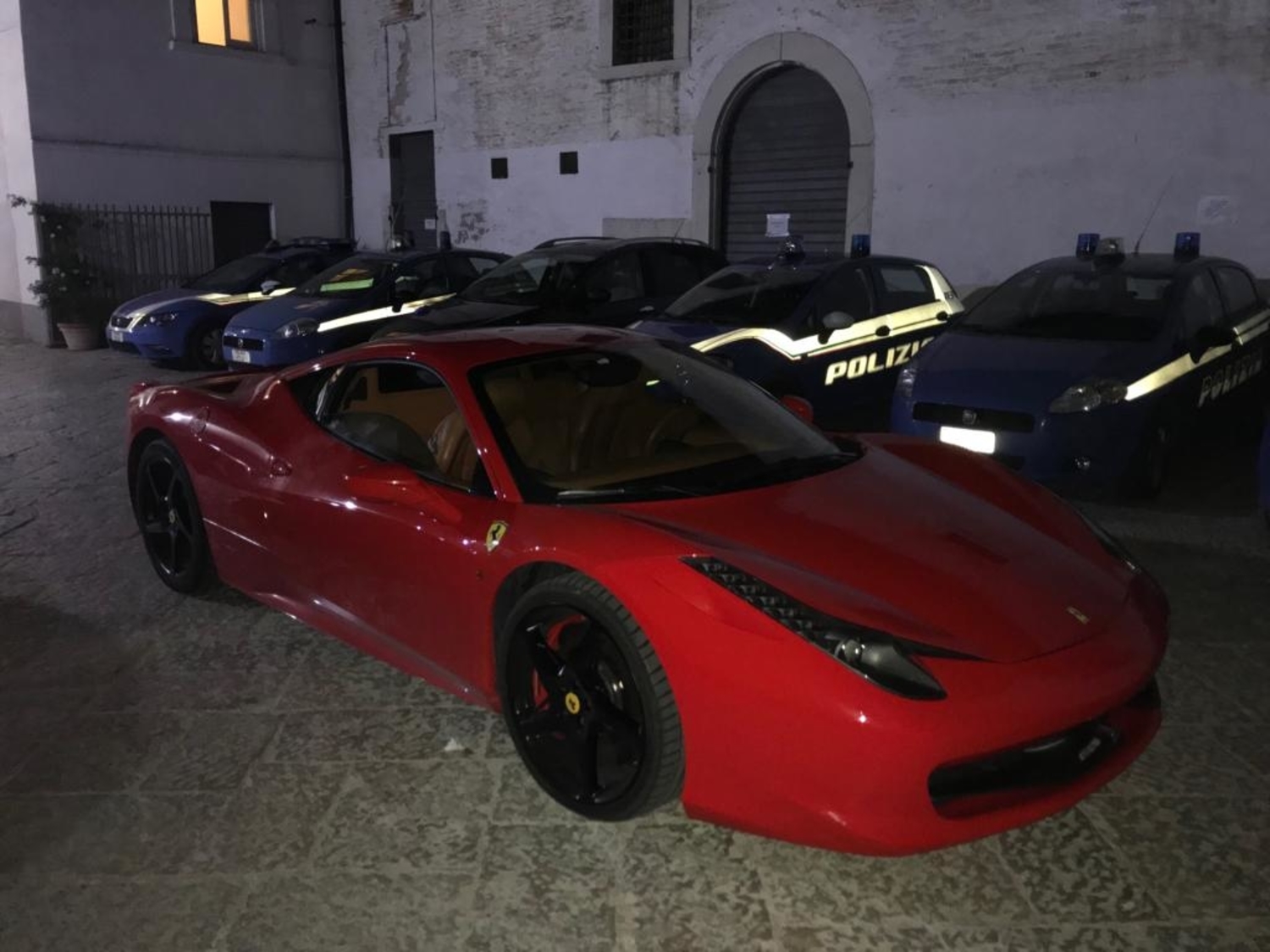 foggia-ferrari-rubata