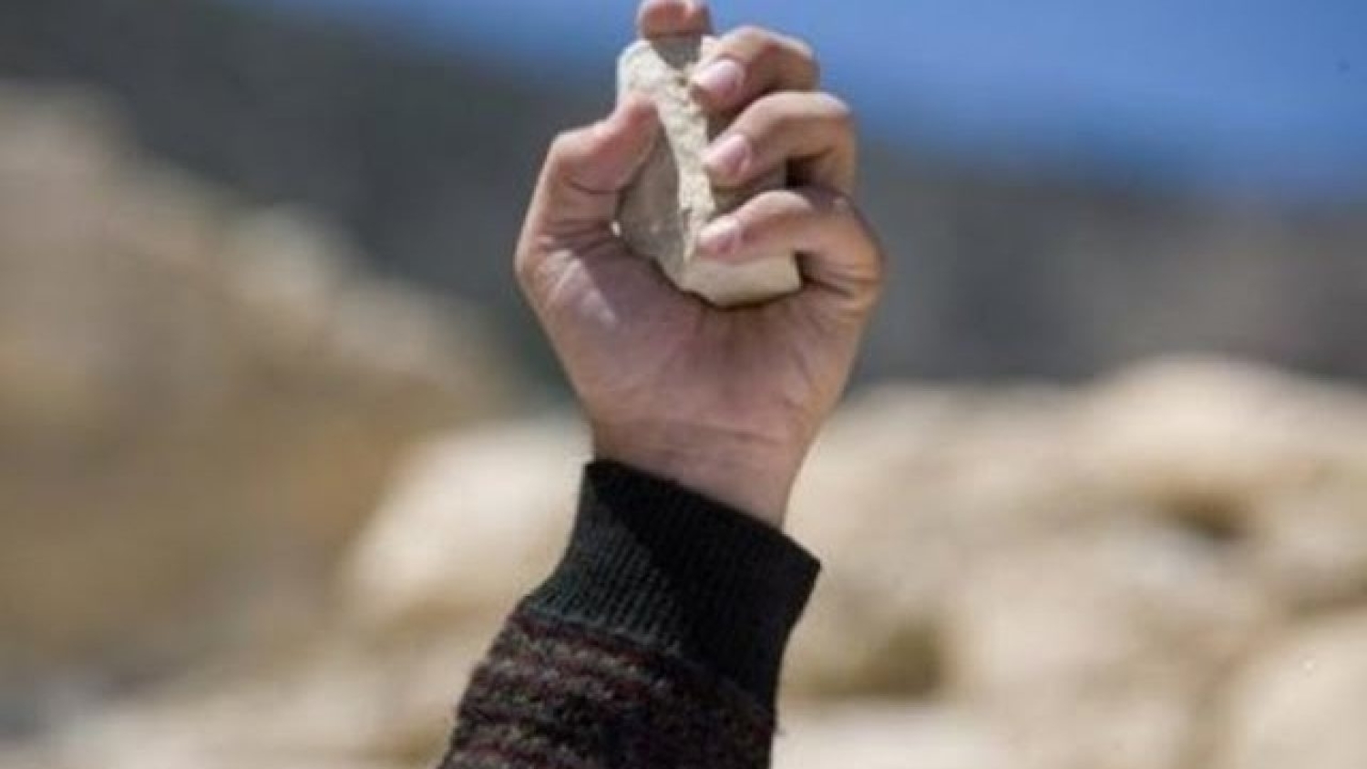 foggia-ragazzi-lanciano-pietre