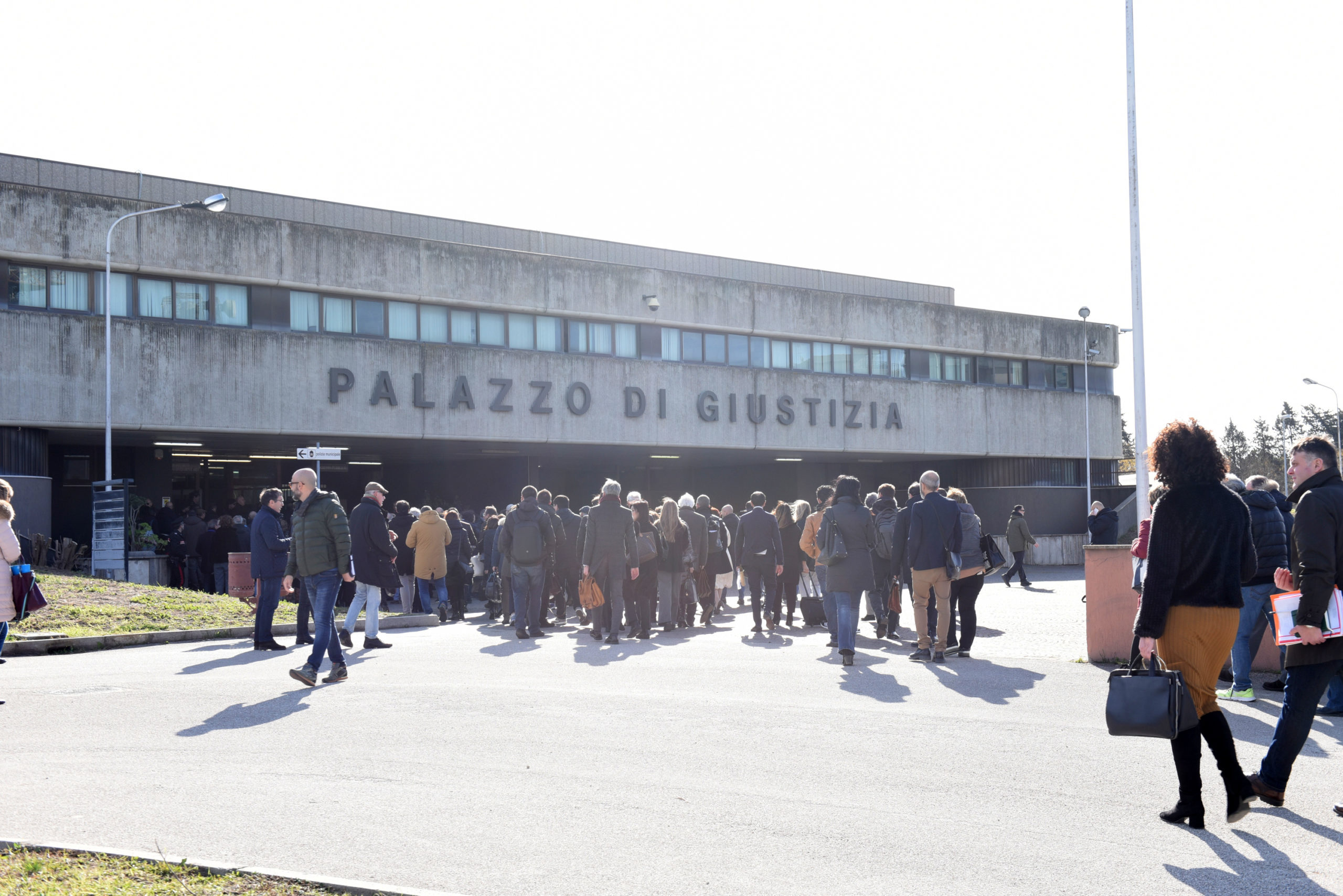 Foggia allarme bomba al tribunale foto Franco Cautillo