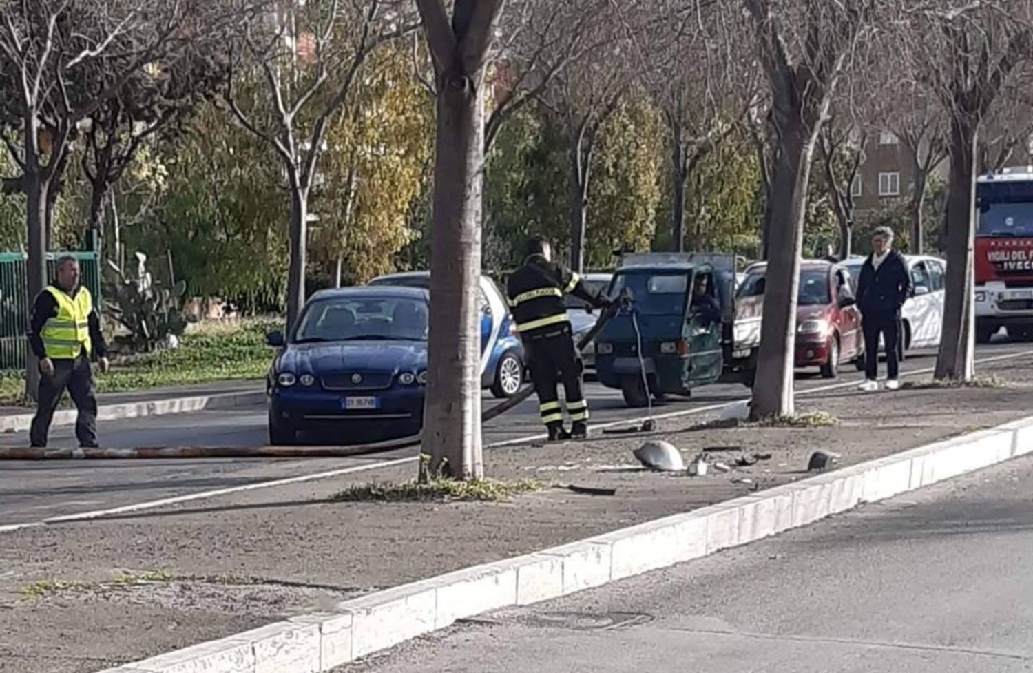 foggia-allerta-vento-cade-palo-luce