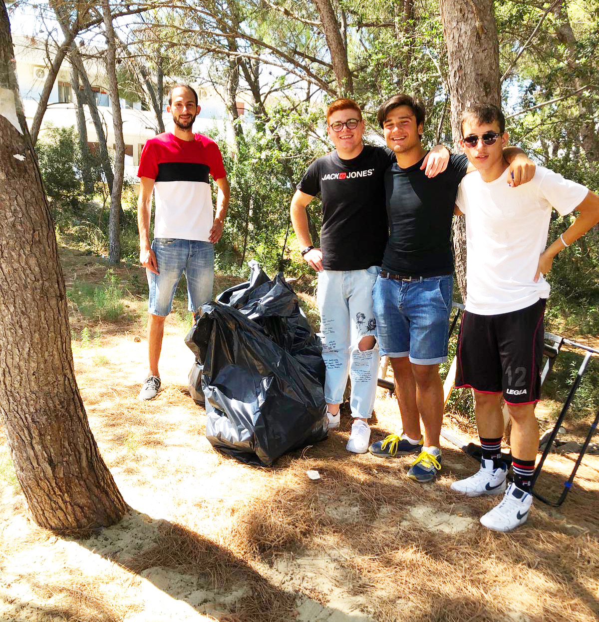 ragazzi marina di lesina ripulita