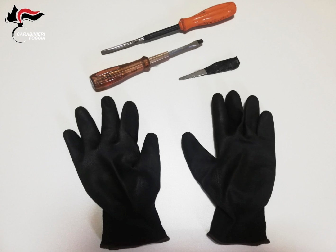 foto materiale sequestrato foggia ladri auto