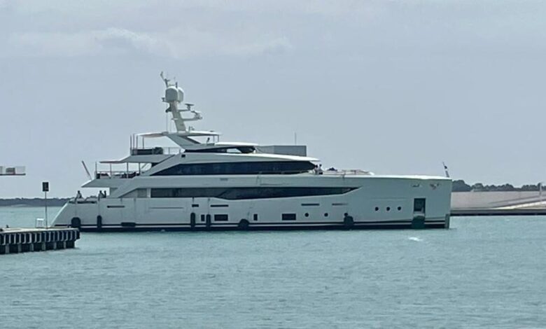 Photo of Vieste, il superyacht “Serenity” della principessa Dana Al Khalifam attracca al porto turistico