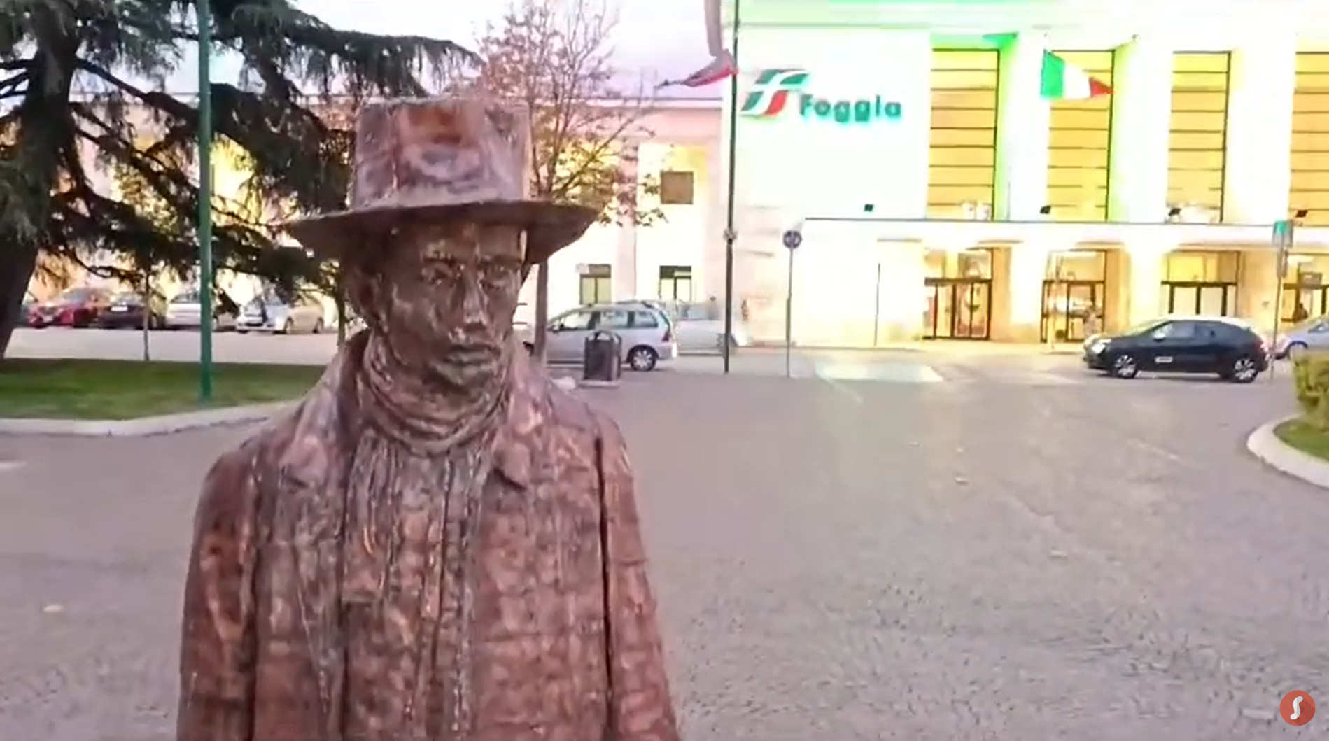 statua del viaggiatore
