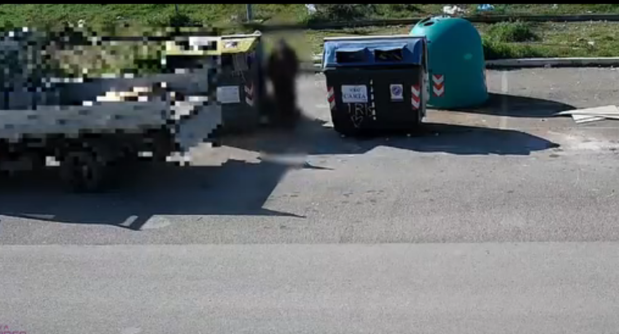 fototrappola rifiuti